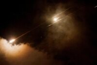 Iran Luncurkan Serangan Rudal ke Israel dan Basis Militer AS di Negara Teluk