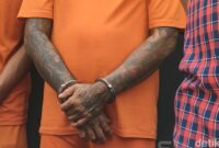 Preman Garut “Dadang Buaya” Ditangkap Usai Aniaya Wanita Lansia dan Dua Korban Lain Preman Garut “Dadang Buaya” Ditangkap Usai Aniaya Wanita Lansia dan Dua Korban Lain