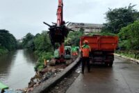 DLH DKI Beri Klarifikasi Soal Viral Mobil Sampah di TPU Tanah Kusir: Bukan Dibuang ke Sungai