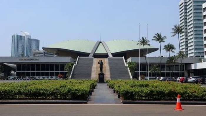 Setjen DPR Terapkan Penghematan Energi, Jatah BBM ASN Dikurangi dan Lampu Dibatasi