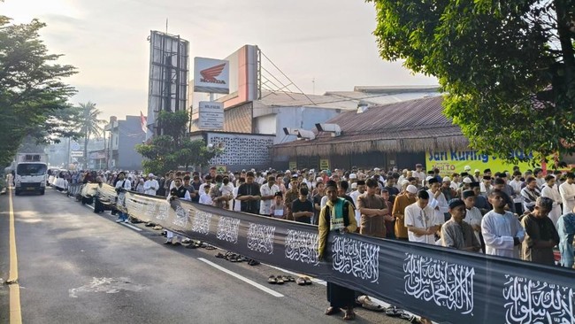 Jemaah Majelis Sabilun Nahdhah Gelar Salat Idulfitri di Depok