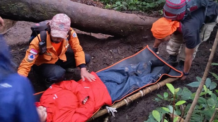 3 Pendaki Wanita Dievakuasi dari Gunung Dempo Usai Alami Hipotermia dan Cedera