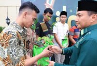 Polda Riau Bagikan Bibit Pohon sebagai THR untuk Rayakan Lebaran dan Hari Hutan