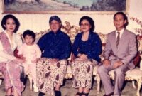 Prabowo Bagikan Foto Kenangan Bersama Soeharto di Ultah Putranya