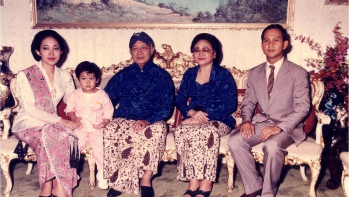 Prabowo Bagikan Foto Kenangan Bersama Soeharto di Ultah Putranya