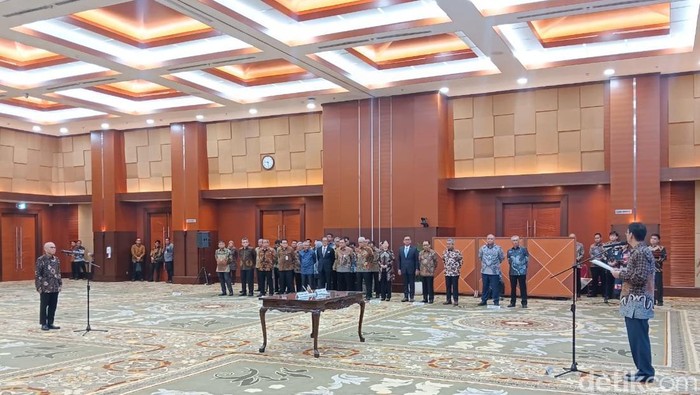Purbaya Ganti Sekjen Kemenkeu, Targetkan Pertumbuhan Ekonomi Mendekati 6%