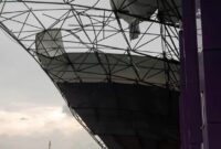 Angin Puting Beliung Bikin Atap Stadion Rusak-Pohon Tumbang di Tangerang