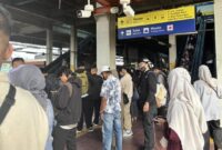 Stasiun Bekasi Kembali Dipadati Penumpang di Senin Pertama Usai Libur Lebaran