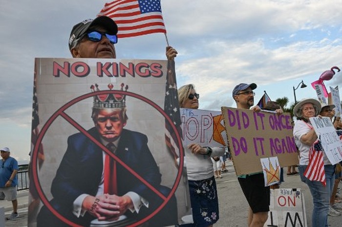 Pendukung Trump Bersitegang dengan Demonstran ‘No Kings’ di Florida, AS