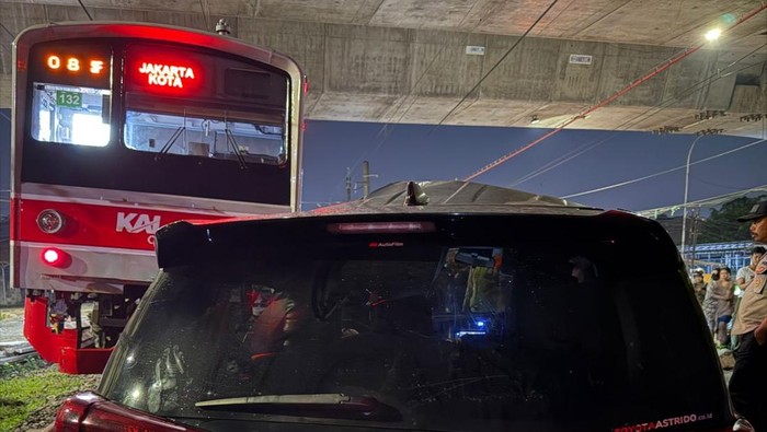 Kronologi Minibus Tertabrak KRL di Bogor, Sopir Diduga Melarikan Diri