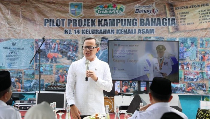 Wamendagri Tekankan Peran RT sebagai Ujung Tombak Program Pemerintah