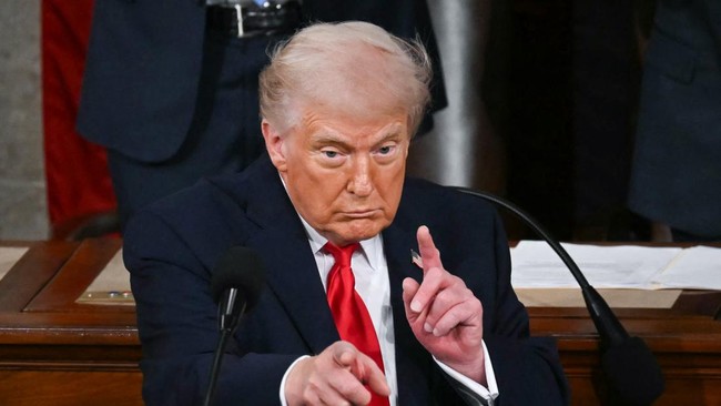 Trump Wacanakan Biaya Lintas di Selat Hormuz, Bukan Iran