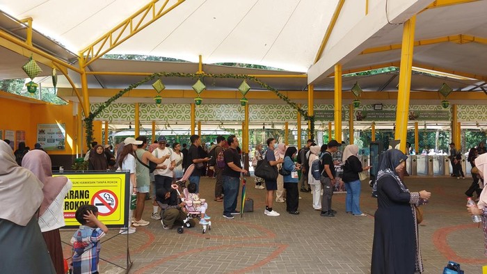 Long Weekend Paskah, 13 Ribu Pengunjung Serbu Ragunan Pagi Ini