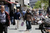 Keluhan Warga Iran: Harga Sepotong Roti Naik Tiga Kali Lipat, Beban Hidup Makin Berat